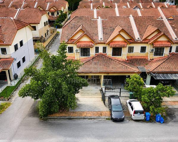RENOVATED! (25x70 SQFT) END LOT 2 Storey Terrace House Bandar Nusa Rhu 1