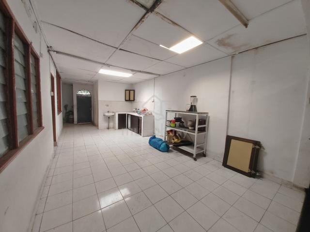 SKUDAI, 22X70FT 4BED 2BATH 1ST FLOOR 2-Storey Shop Lot FOR RENT 1