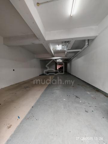 Warehouse/Shop in LP7, Lestari Perdana, Seri Kembangan 1