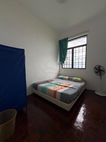 Room for rent / Bilik Sewa Batu Feringghi 1