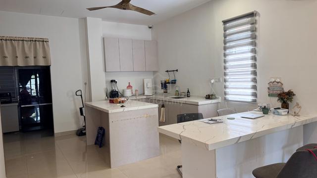 Premium Fully Upgraded Semi-D Well kept Low Density Convenient Access 1
