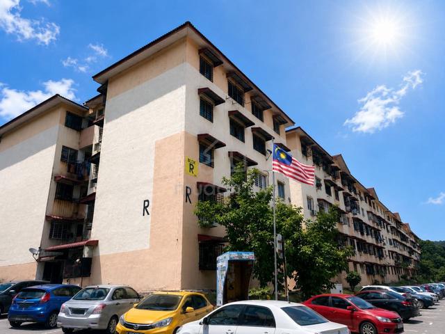 Apartment Idaman 1