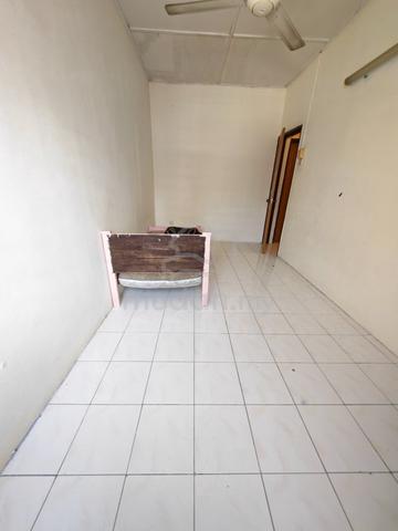 bilik medium wanita taman equeen 1
