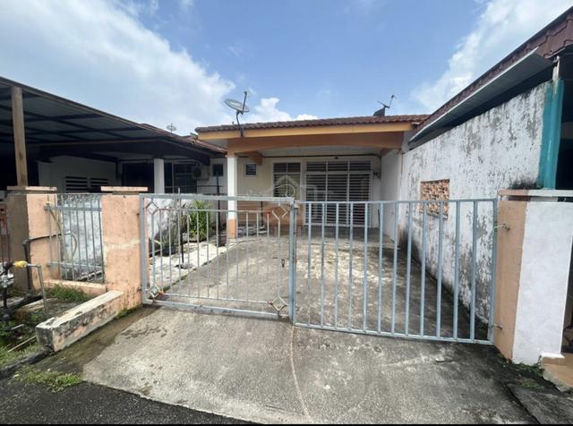 Single storey teres at seri impian kluang 1