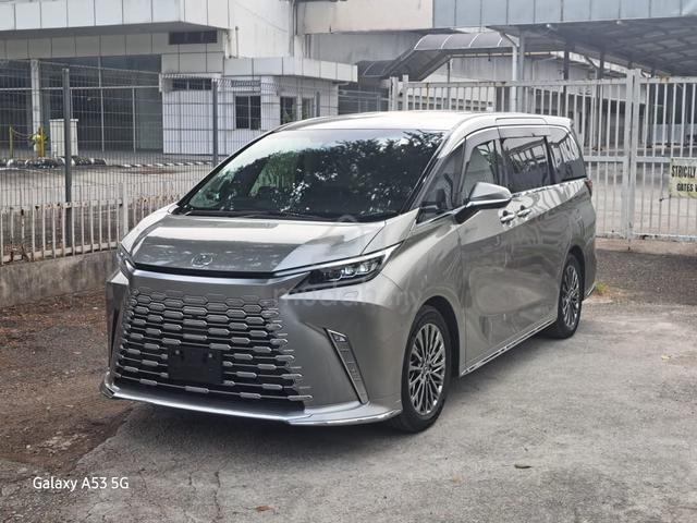 2025 Lexus LM500H VERSION L MARK LEVINSON 6-SEATER - 3