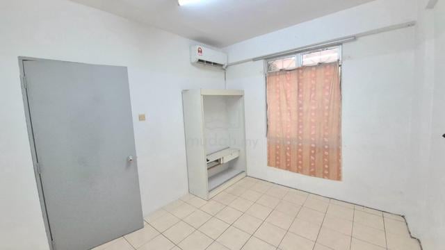 Taman Setia Rawang Flat 1