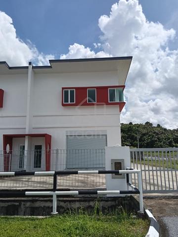 Batu Kitang North DSSD Warehouse Corner Unit for Rent 1