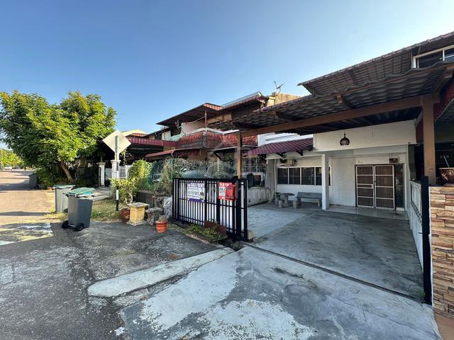 House for Sale - Taman Berlian Kluang 1