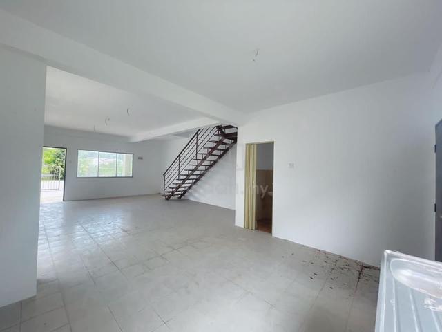 Pasir gudang ,2storey corner lot,3b2b 1