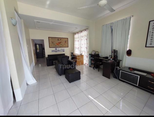 Bungalow Double storey partially furnished 2