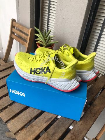 Hoka carbon X 2 uk9/27.5cm - Shoes for sale in Kuantan, Pahang