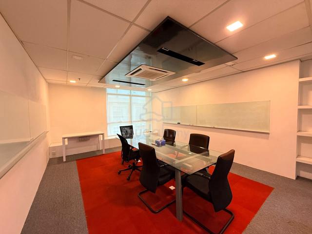 Corner Office Unit, Top Floor in Publika 1