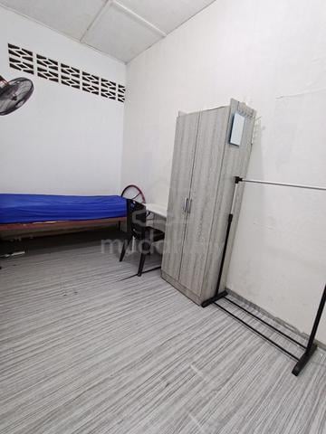Single Medium Room Lelaki Rumah Teres Setapak near LRT Wangsa Maju  1