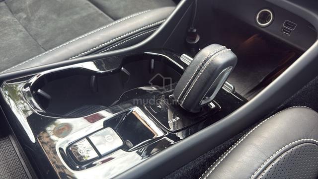 2021 Volvo XC40 1.5 RECHARGE T5 (A) - 4