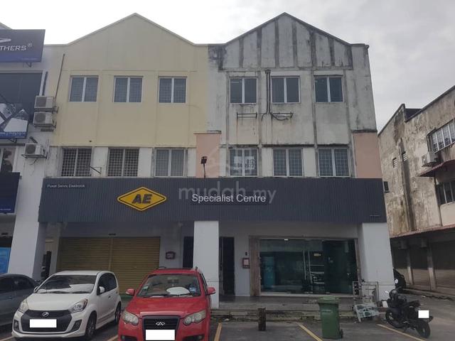 Pinggiran Putra 2nd Floor Shop Office for Sale in Seri Kembangan 1