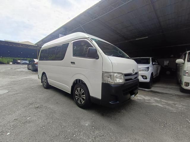 Toyota Hiace Van 2.7 Petrol window van - 3