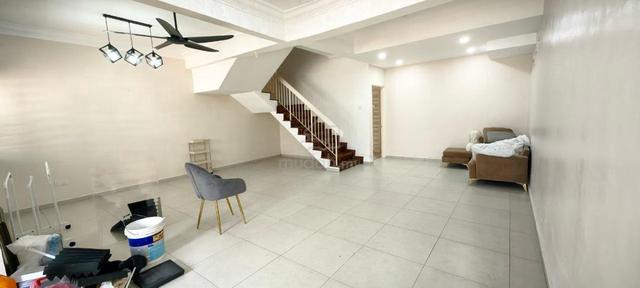 Double Storey/Taman Johor Jaya/Jalan Anggerik/Low Deposit 1