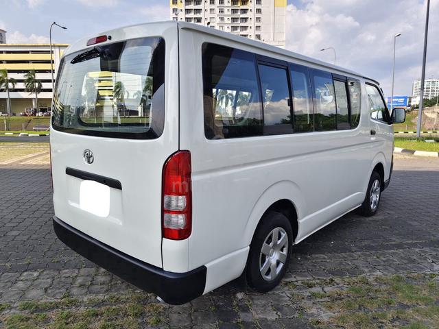 2010 Toyota HIACE 2.5 (M) Panel Van Low Roof - 4