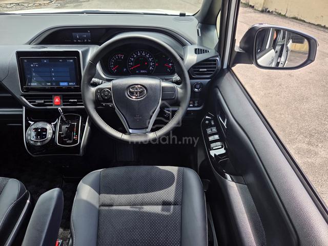 2021 Toyota Voxy 2.0ZS Kirameki III + Roof Monitor - 4
