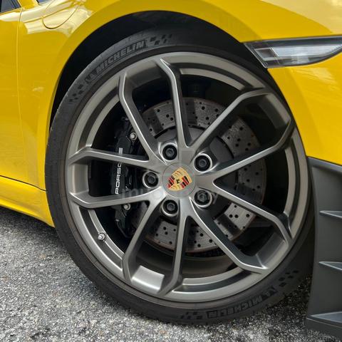 2021 Porsche 718 4.0 SPYDER (M) Racing Yellow - 5