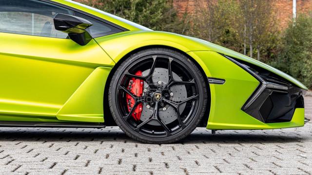 2025 Lamborghini REVUELTO 6.5 V12 FULL CARBON SPEC - 5