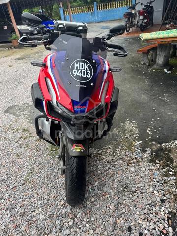 used like new  ADV 150 - photo 3 of 3