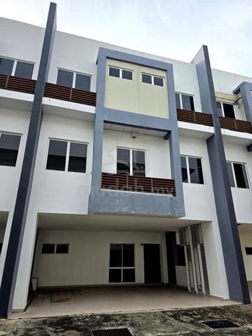 3 Storey Link House Fully Furnished Kingfisher Cove for Rent 1