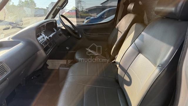 2001 Toyota HIACE 3.0 (M) - 4