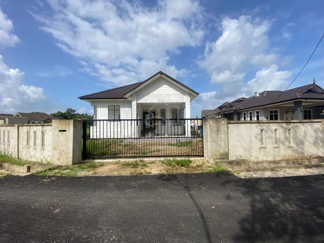RUMAH BANGLO 4 BILIK DENGAN SECURITY DOOR di PERINGAT UNTUK DIJUAL 1