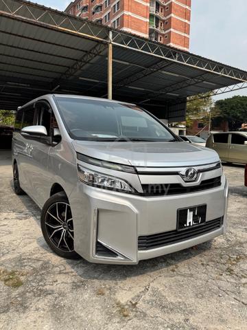 Toyota Voxy 8 Seater MPV - 1