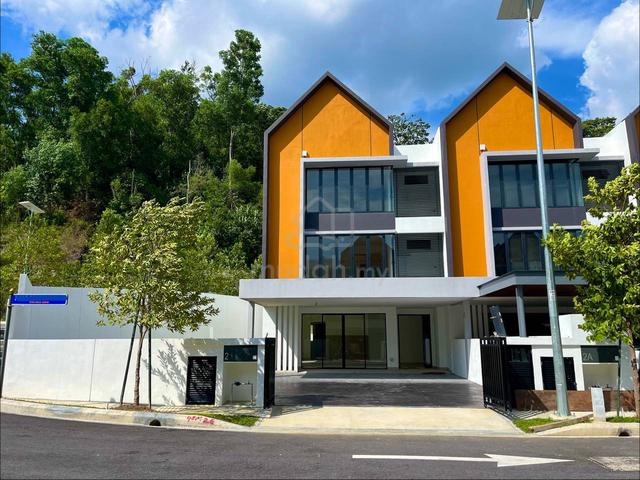 Corner lot 3 storey superlink easr 57 melawati kl 1