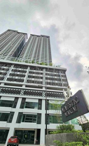 Master Room @ Majestic Maxim | Private Bath | Sublet 1
