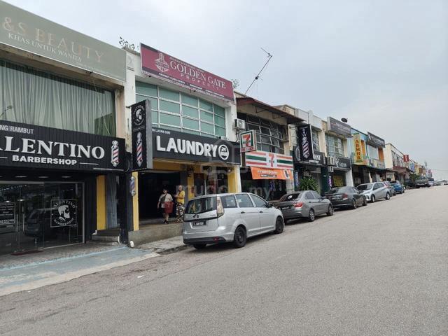 面向大路的Nusa Bestari 2 双层店面出售Double Storey Shop Lot 1