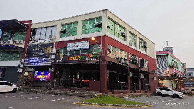 Corner Shop First Floor for Rent 1