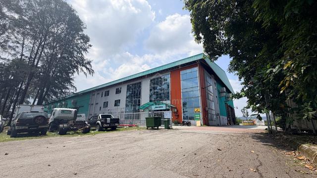 Warehouse Space Consist 3 Storey Office Taman Perindustrian Subang 1