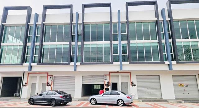 Skywiz shoplot ayer keroh ground floor ‼️ 1