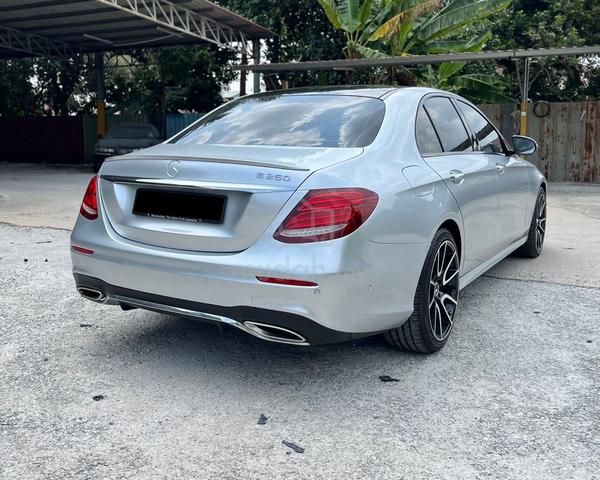 L/KD 2017/2018 Mercedes Benz E250 2.0 AVNTGRDE AMG - 2
