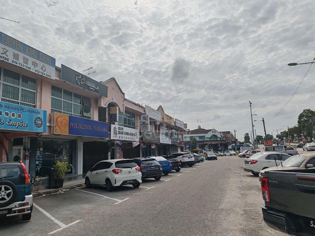 Jalan gangsa @ kulai double storey shop lot for sell. 1