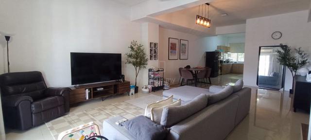 Double Storey  House  Partly Furnished ,Casa View Cybersouth 1