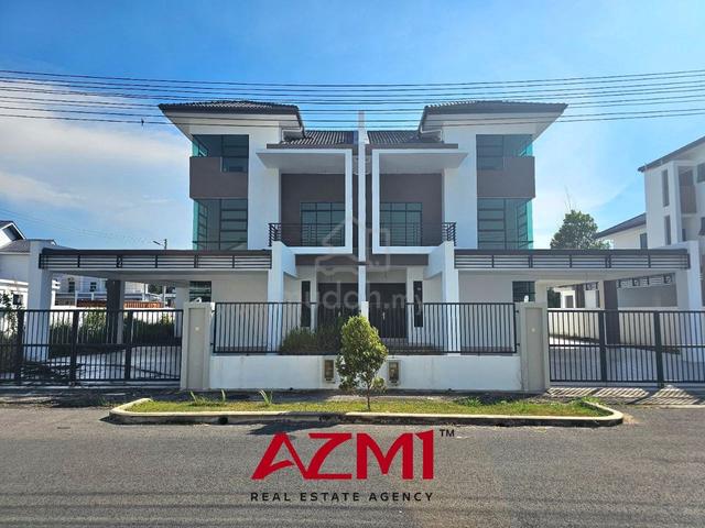 2.5 Storey Double Storey Semi Detached at Interhill Miri 1