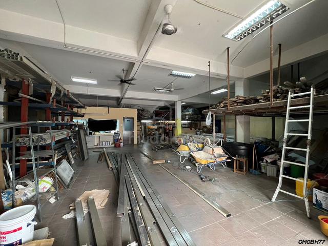 Batu Belah 3 Storey Corner Shoplot Facing Main Road Good Condition 1