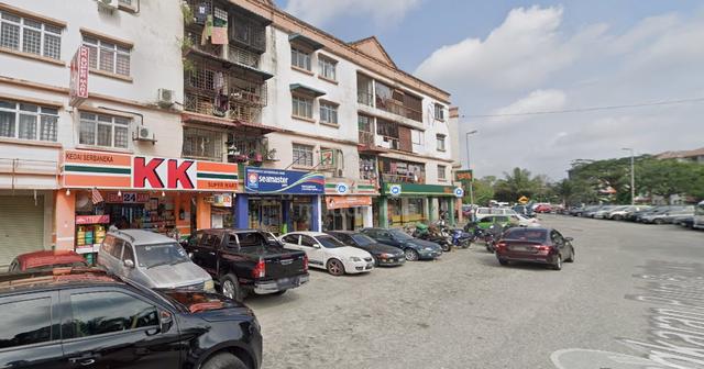 Front Portion 1/2 Shop Facing Main Road @ Alpha Arena Putra Perdana 1