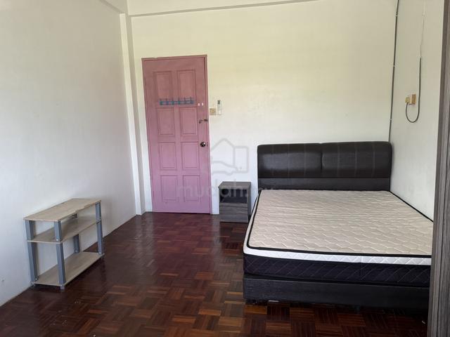 Middle Room For Rent 1