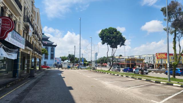 5sty Commercial Building Facing Busy AMJ highway and Road Junction 1