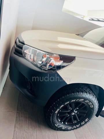 2020 Toyota HILUX 2.4 MT MY17 AN120 FACELIFT (M) - 1