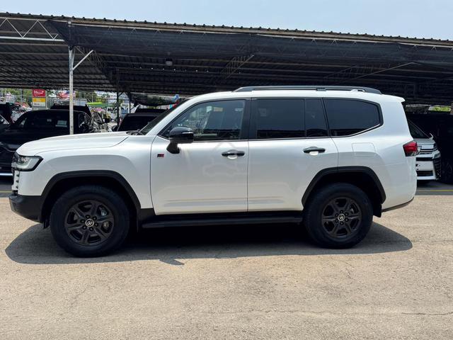 2024 Toyota LANDCRUISER 3.4 300 GR SPORT (A) UNREG - 3