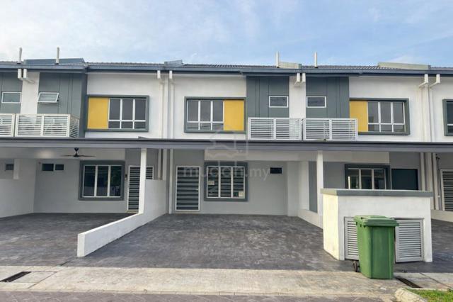 New HSE🔥 2Storey Extendd privacy AREA at back BIG Prkng NCyberputraKL 1