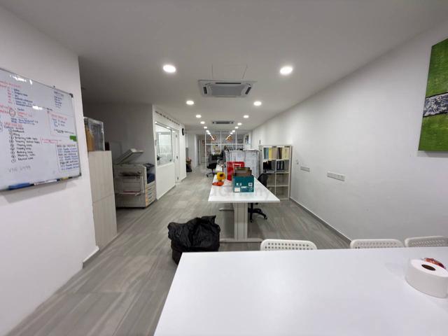 Johor Jaya Fully Renovated 3 Storey Shoplot , Rare Unit For Sell 1