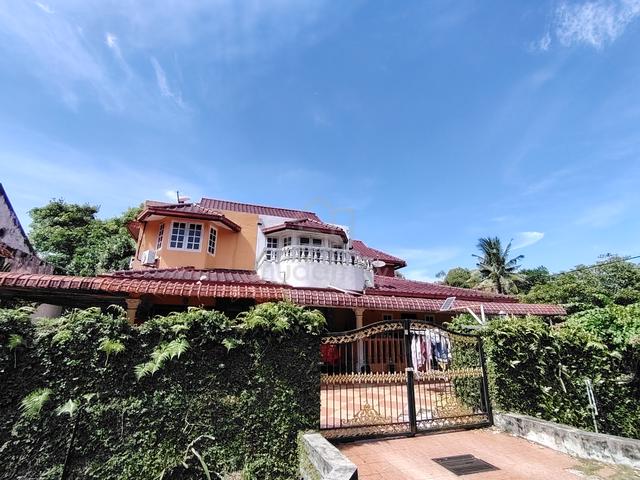 Corner lot 2+1 storey bungalow in shah alam with spacious land 1