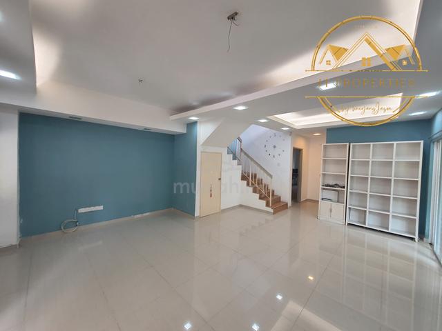 ENDLOT WITH 10ft LAND FACING OPEN RENOVATED Landed Teres Puncak Jalil 1